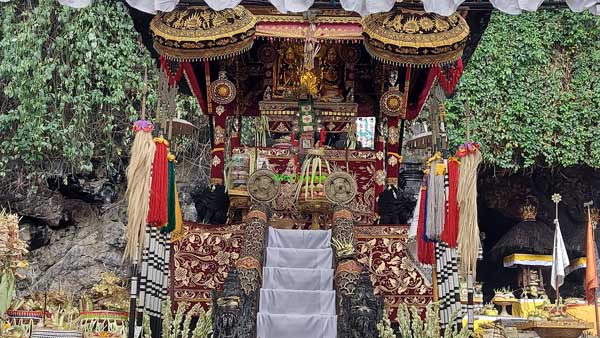 Pura Goa Lawah