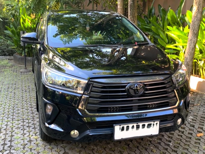 AIRPORT TRANSFER FROM/TO CANGGU, ULUWATU, TANAH LOT, SABA - INNOVA